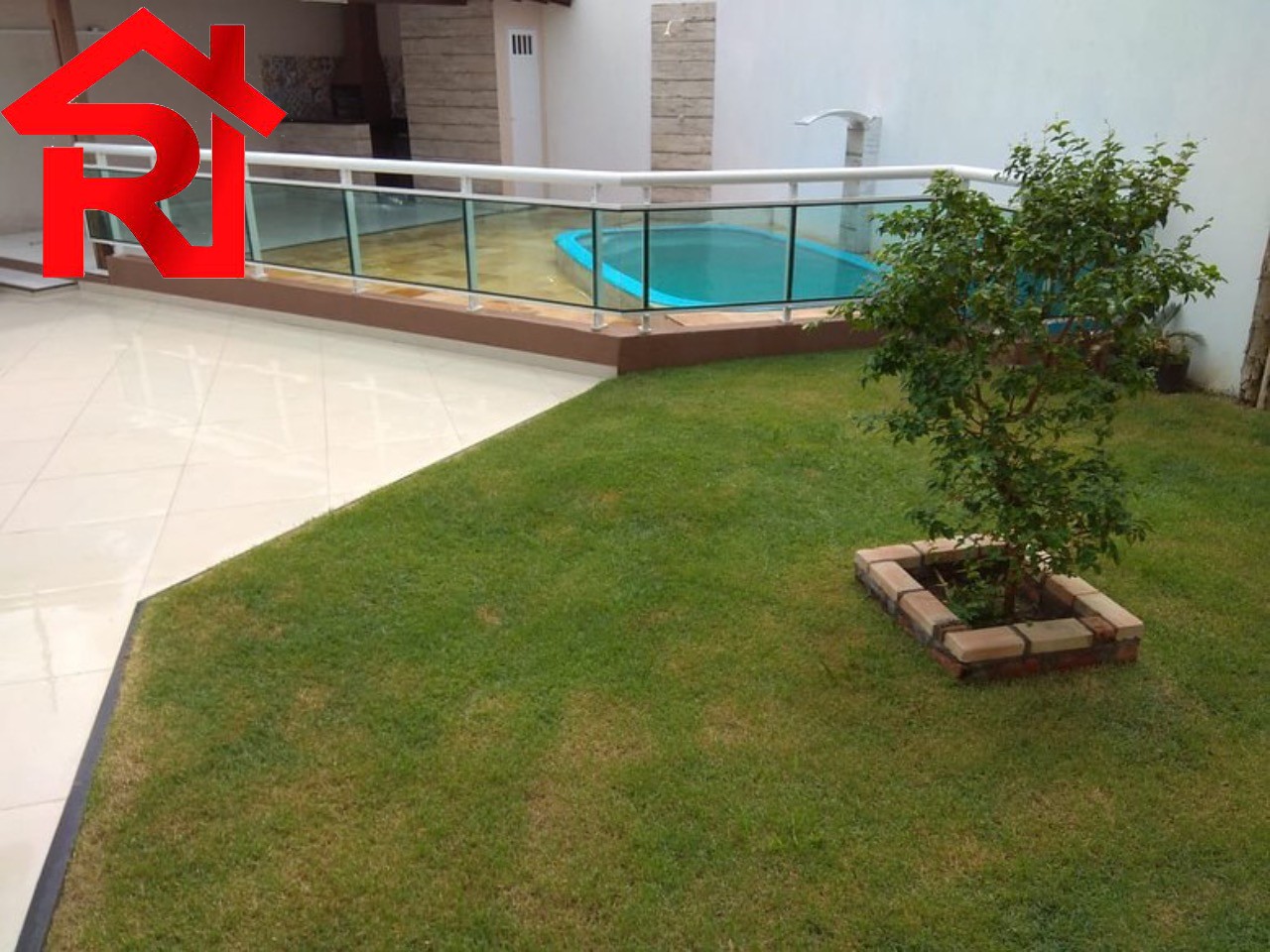 Casa à venda com 4 quartos, 300m² - Foto 2