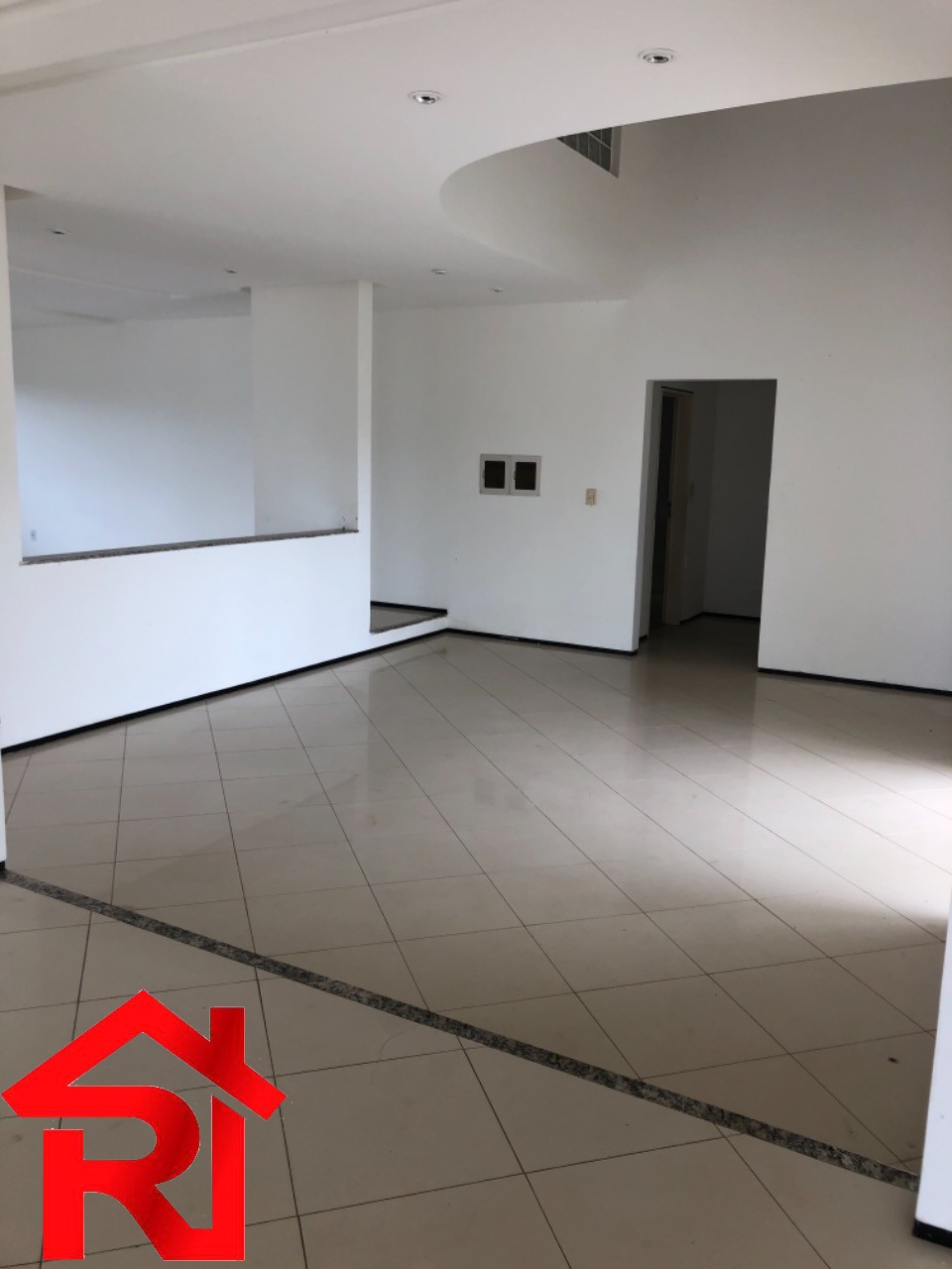 Casa à venda com 4 quartos, 1000m² - Foto 4