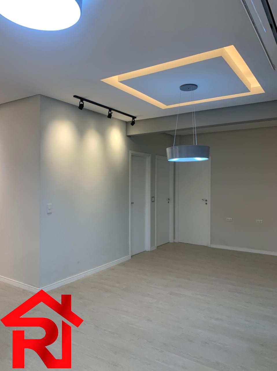 Apartamento à venda com 3 quartos, 140m² - Foto 1