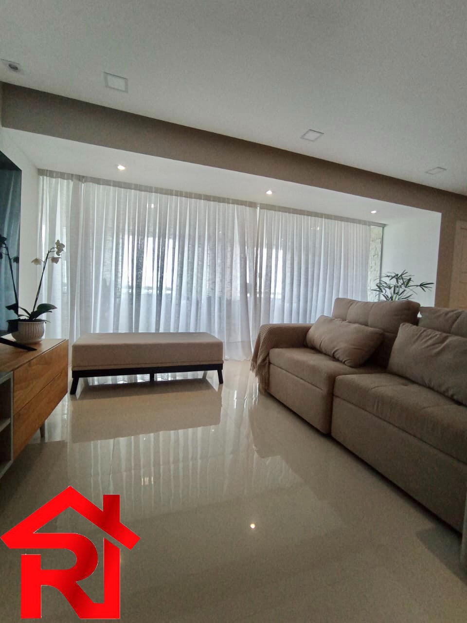 Apartamento à venda com 4 quartos, 300m² - Foto 2