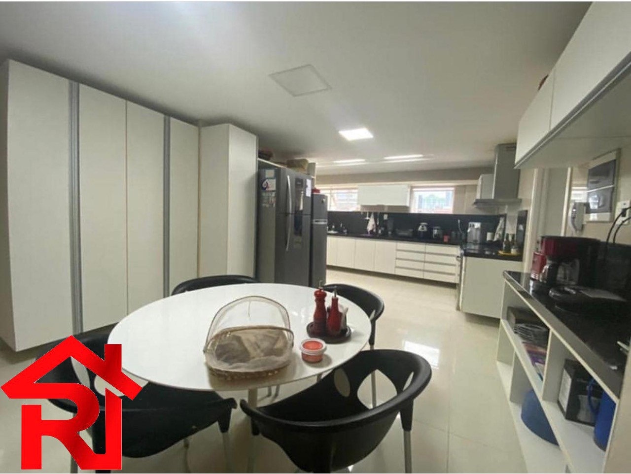 Apartamento à venda com 4 quartos, 360m² - Foto 4