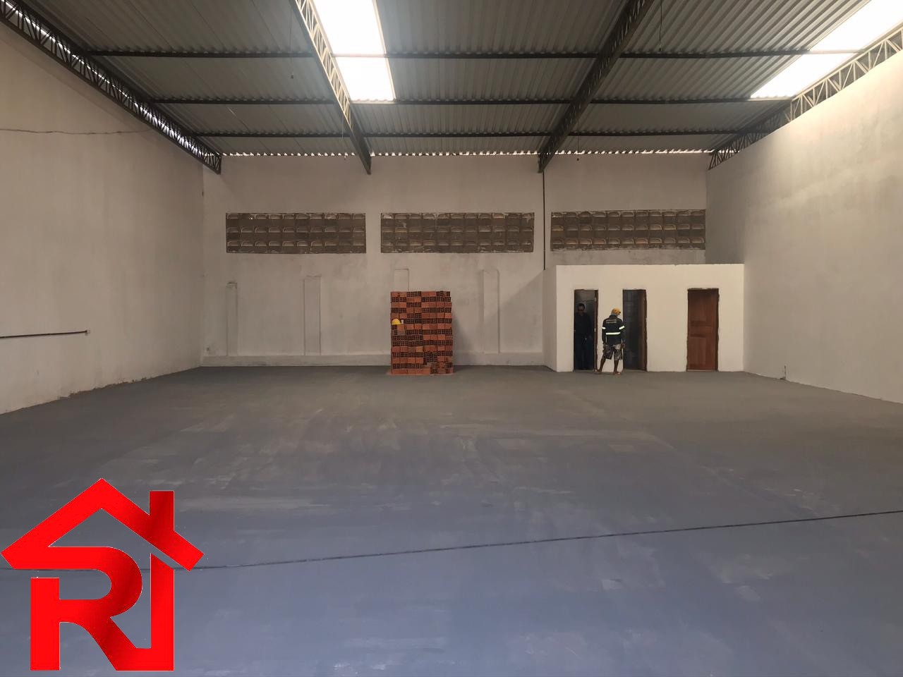 Depósito-Galpão-Armazém para alugar, 330m² - Foto 1