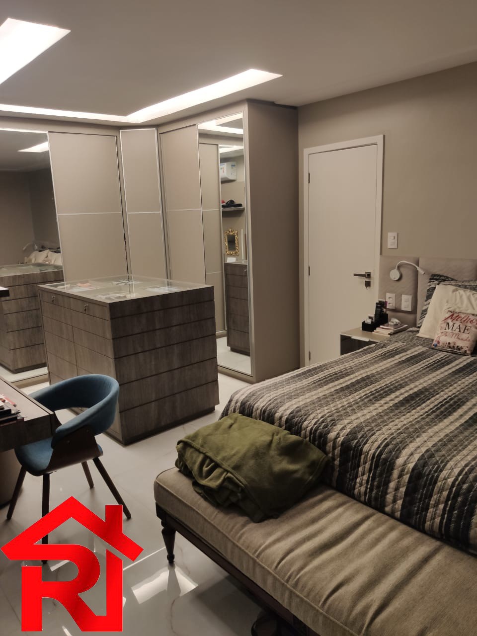 Apartamento à venda com 4 quartos, 198m² - Foto 12