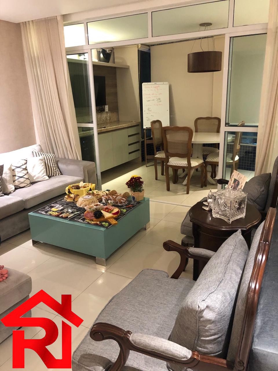 Apartamento à venda com 4 quartos, 178m² - Foto 2