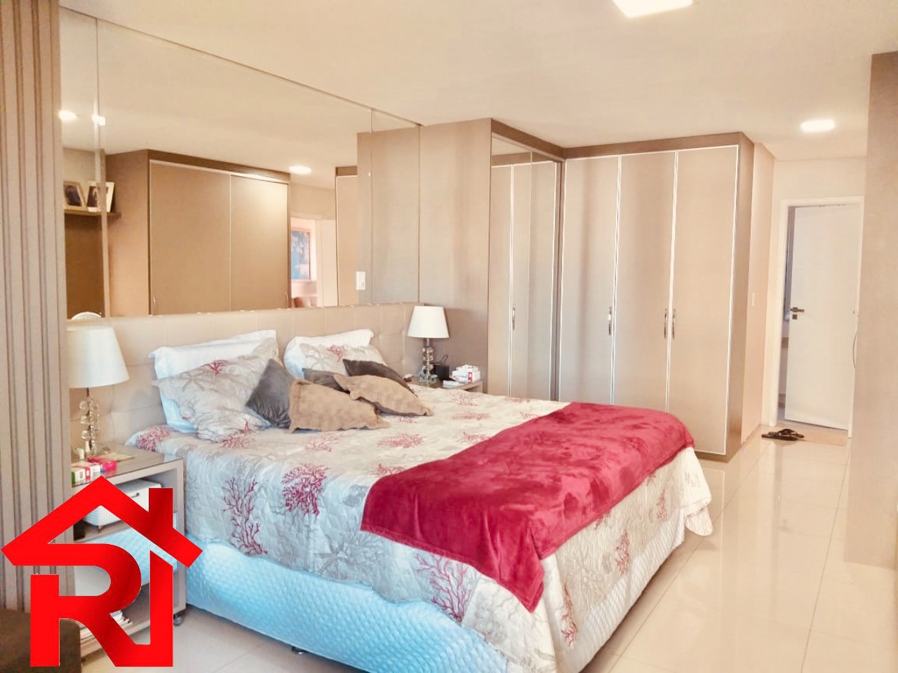 Apartamento à venda com 4 quartos, 217m² - Foto 7