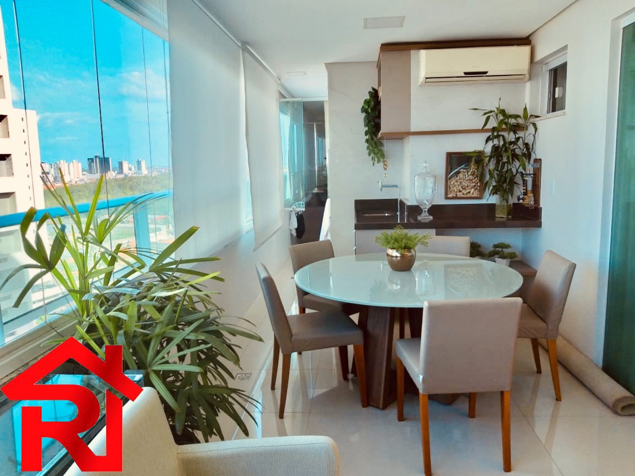 Apartamento à venda com 4 quartos, 217m² - Foto 1