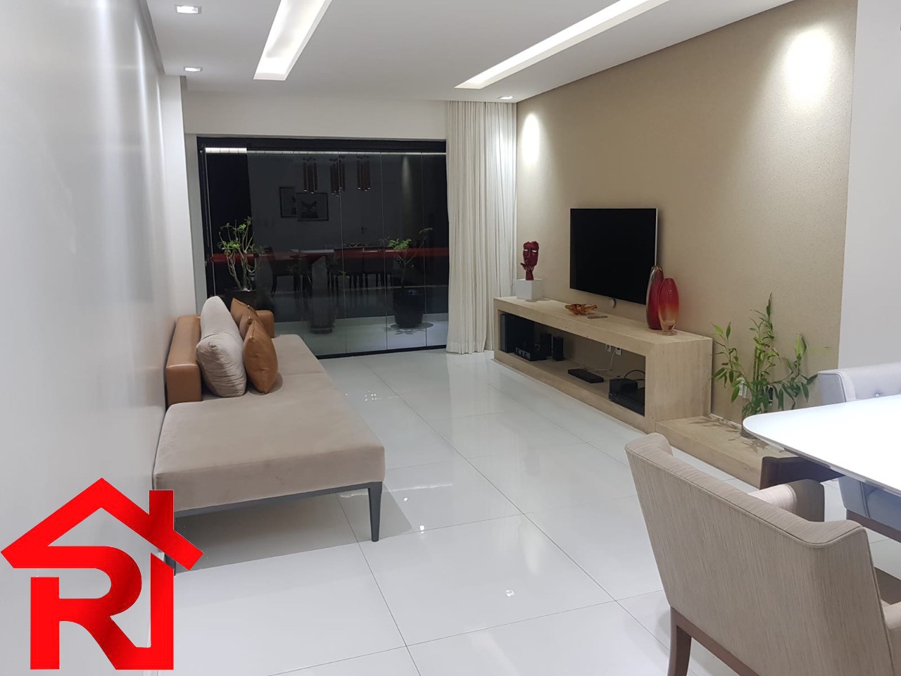 Apartamento à venda com 3 quartos, 134m² - Foto 4