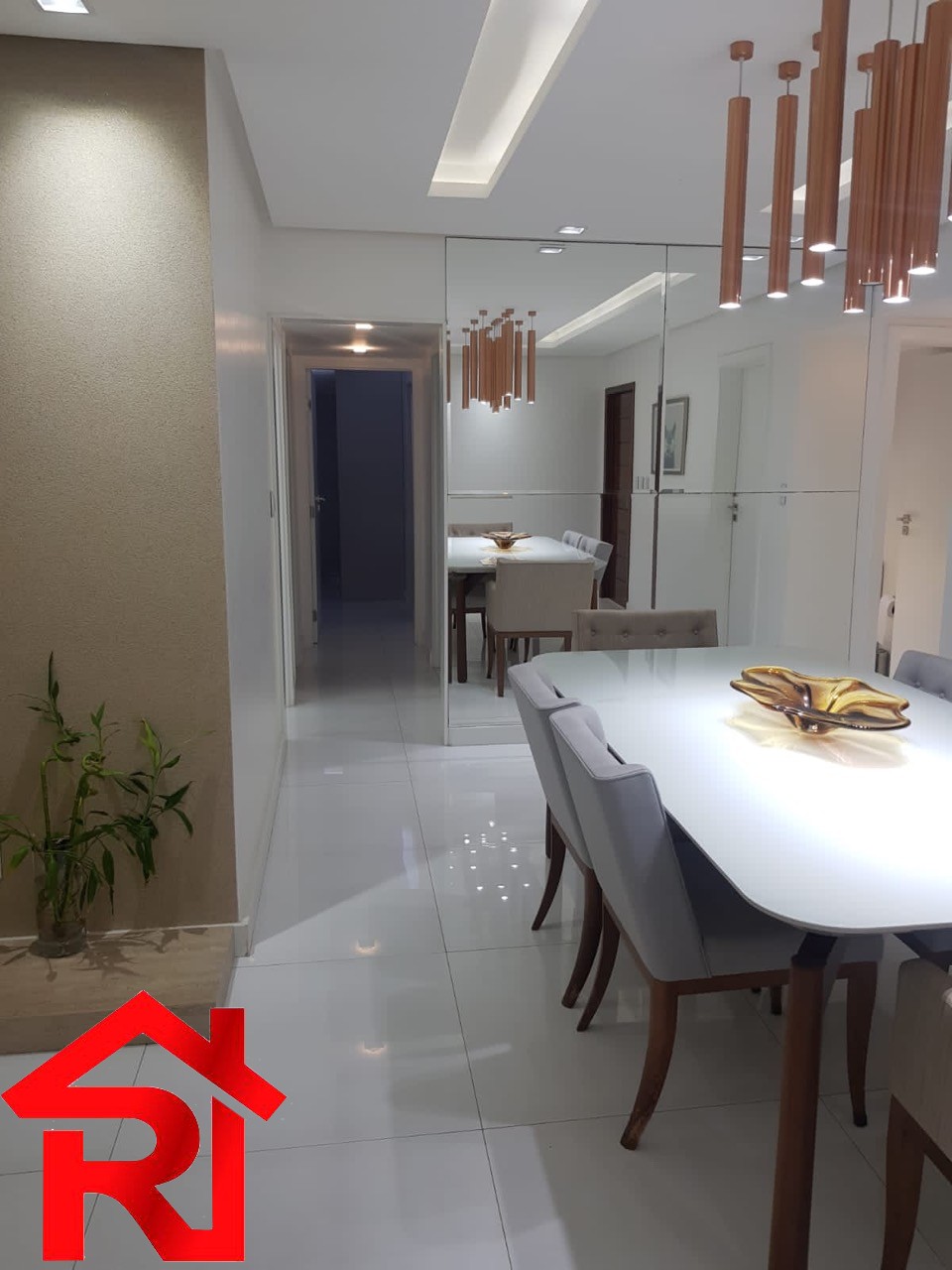 Apartamento à venda com 3 quartos, 134m² - Foto 1