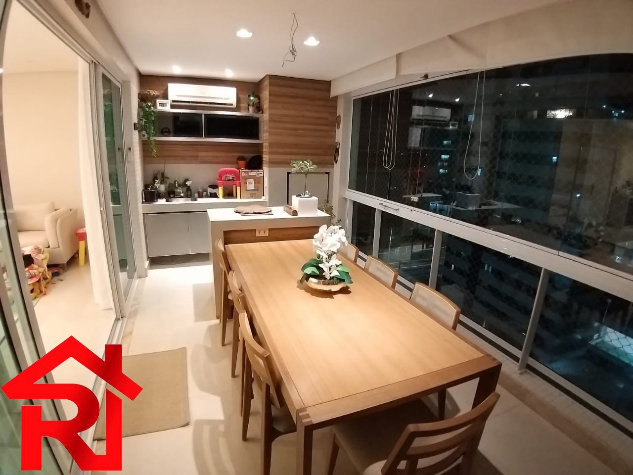 Apartamento à venda com 3 quartos, 183m² - Foto 3