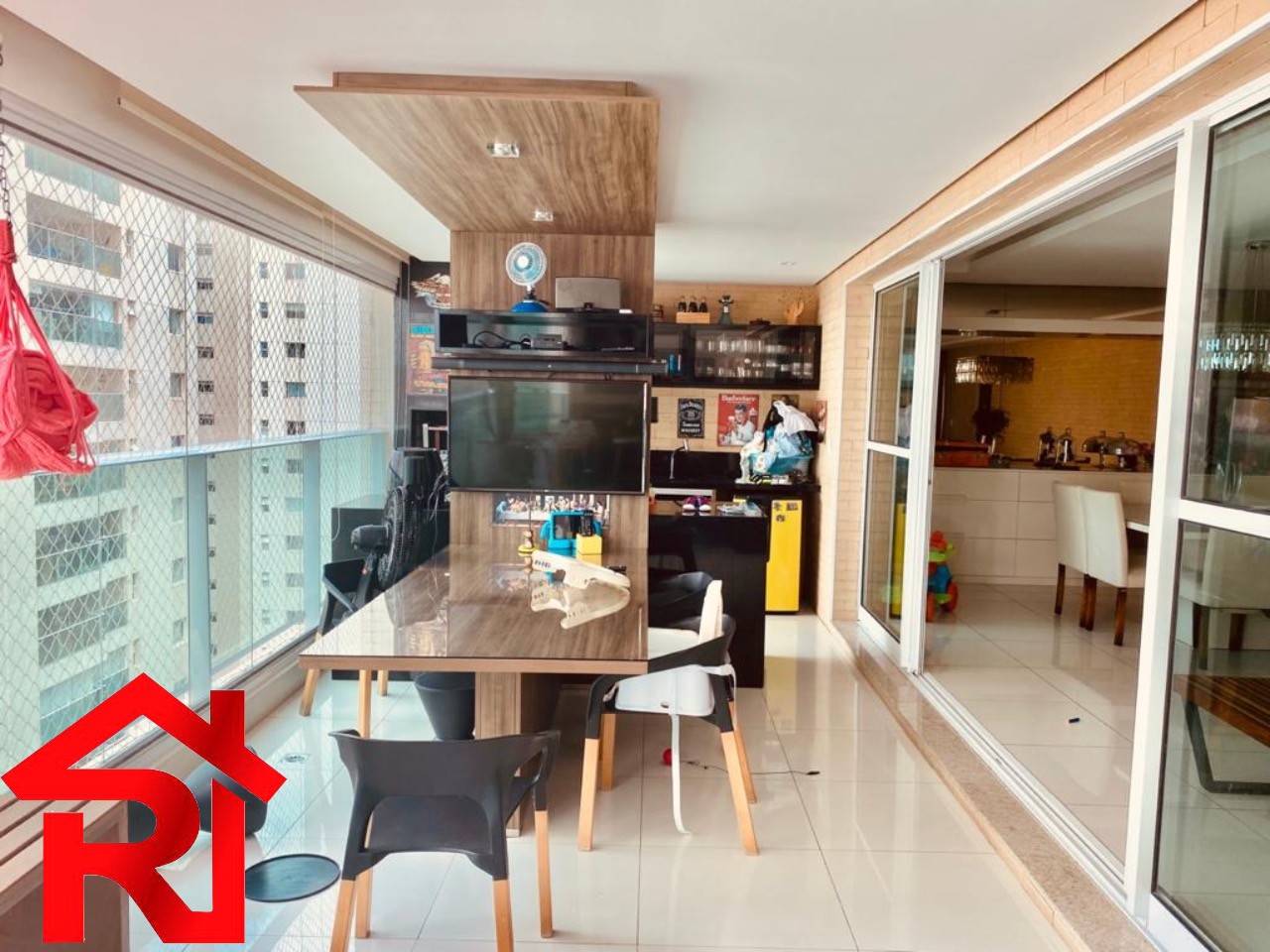 Apartamento à venda com 3 quartos, 187m² - Foto 2