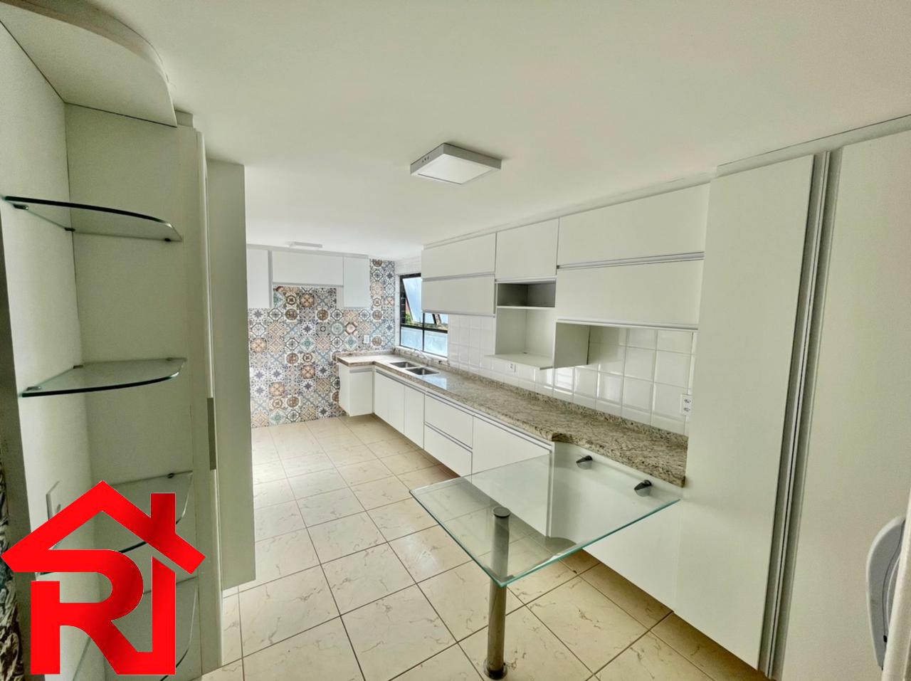 Apartamento à venda com 3 quartos, 180m² - Foto 3