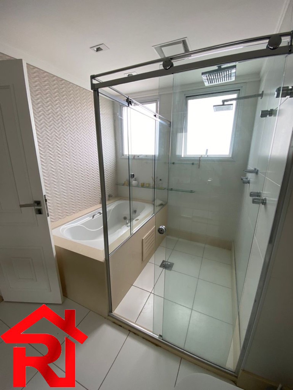 Apartamento para alugar com 3 quartos, 250m² - Foto 10