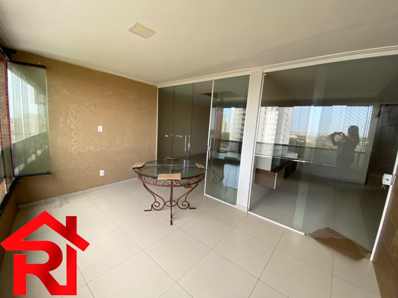 Apartamento para alugar com 4 quartos, 235m² - Foto 2