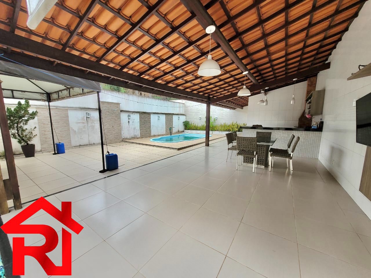 Casa à venda com 4 quartos, 450m² - Foto 1