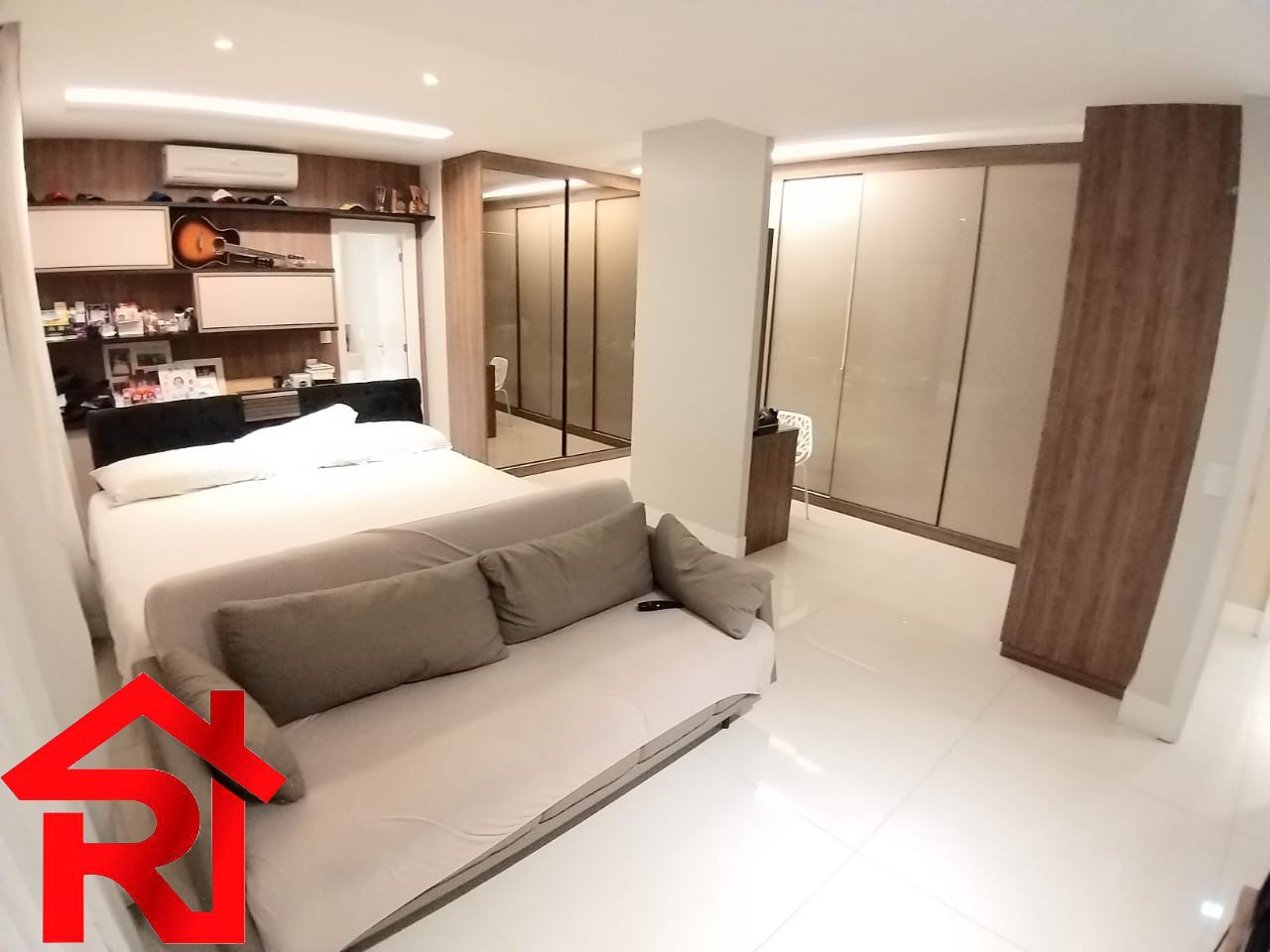 Apartamento à venda com 3 quartos, 183m² - Foto 3