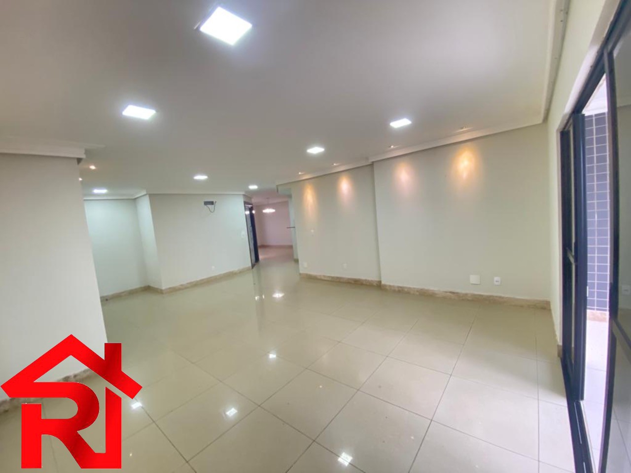 Apartamento à venda e aluguel com 4 quartos, 200m² - Foto 2