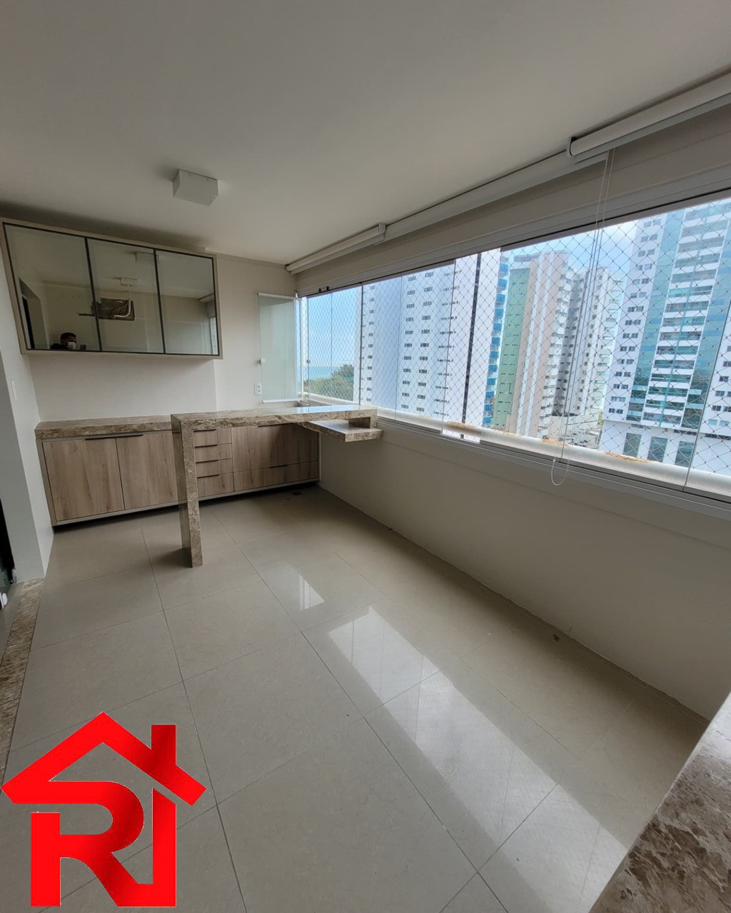 Apartamento para alugar com 4 quartos, 217m² - Foto 1