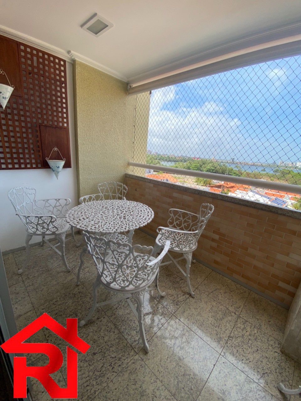 Apartamento à venda com 3 quartos, 140m² - Foto 2