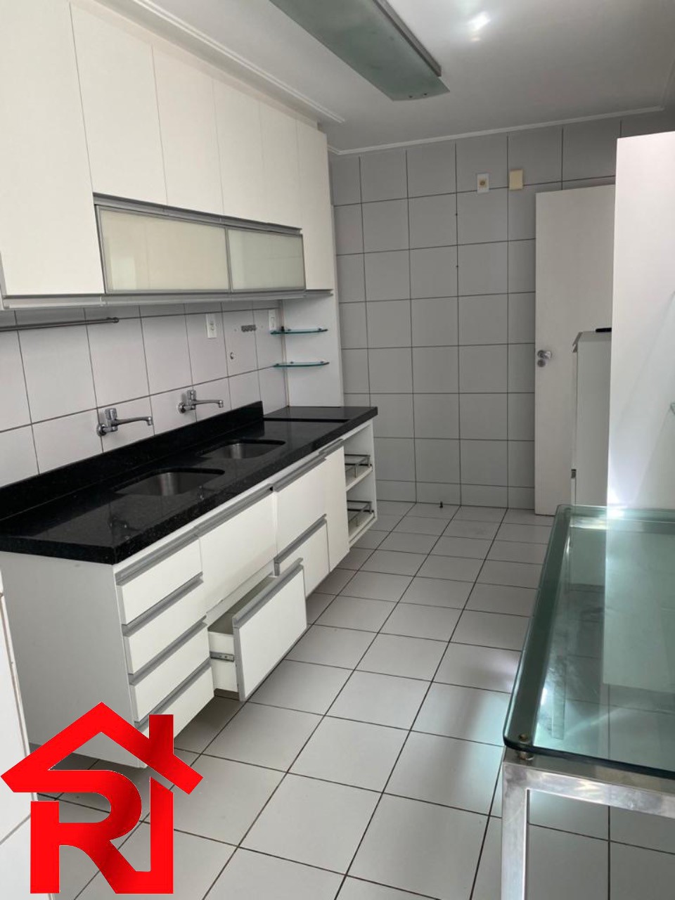 Apartamento à venda com 3 quartos, 156m² - Foto 8