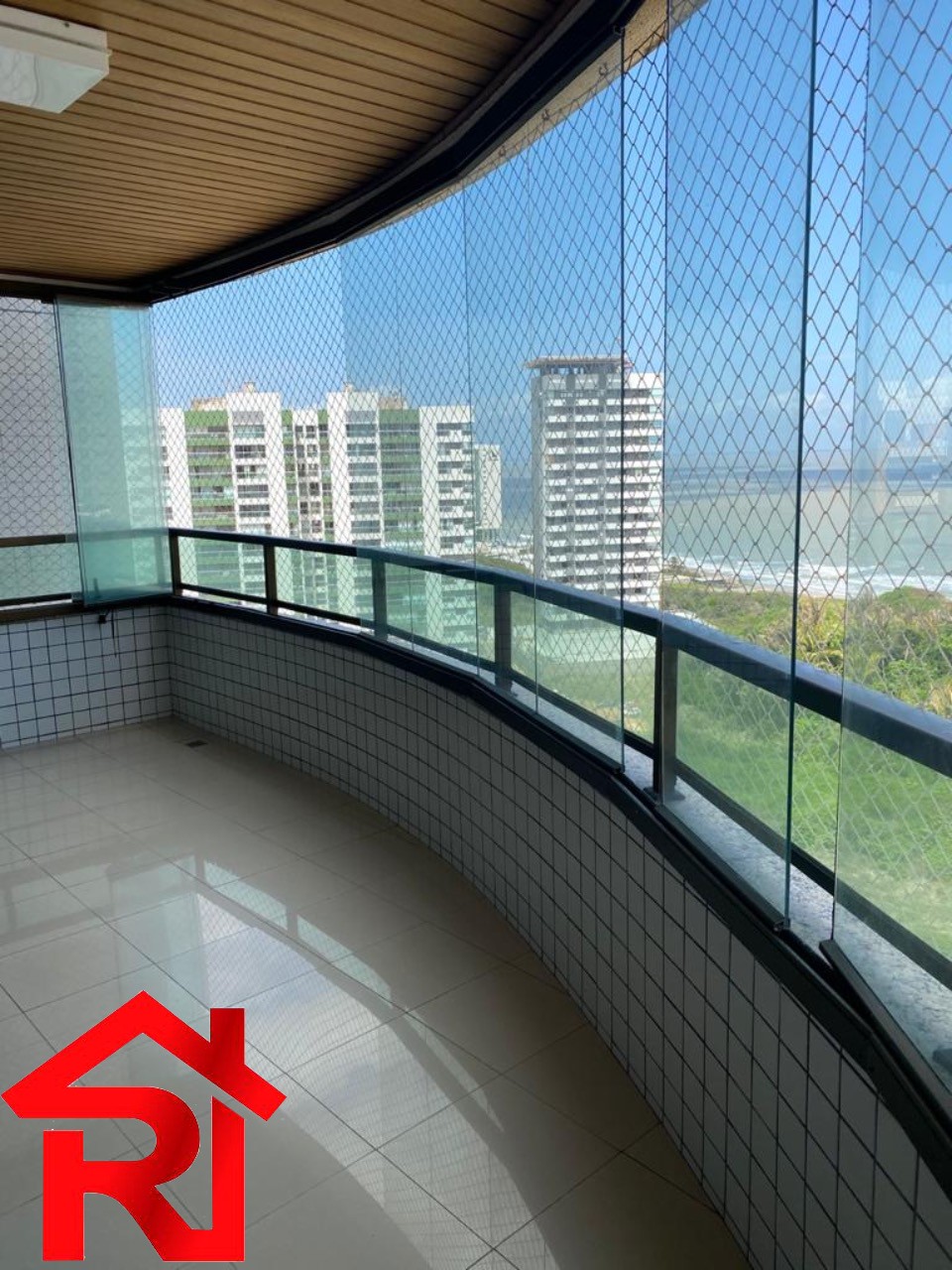 Apartamento à venda com 3 quartos, 156m² - Foto 2