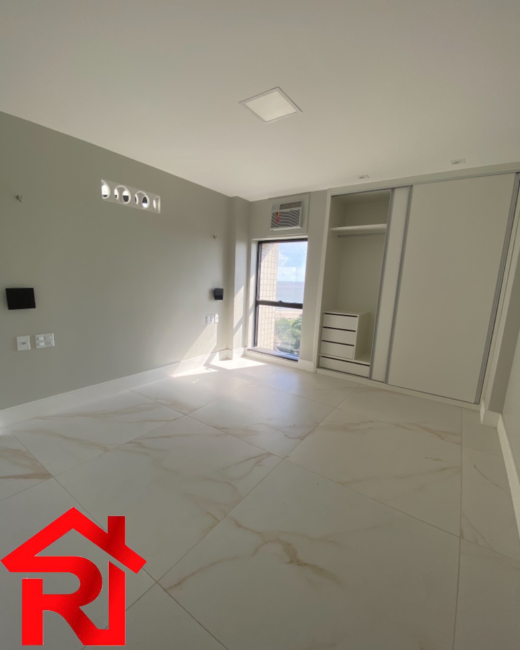 Apartamento à venda com 3 quartos, 178m² - Foto 4