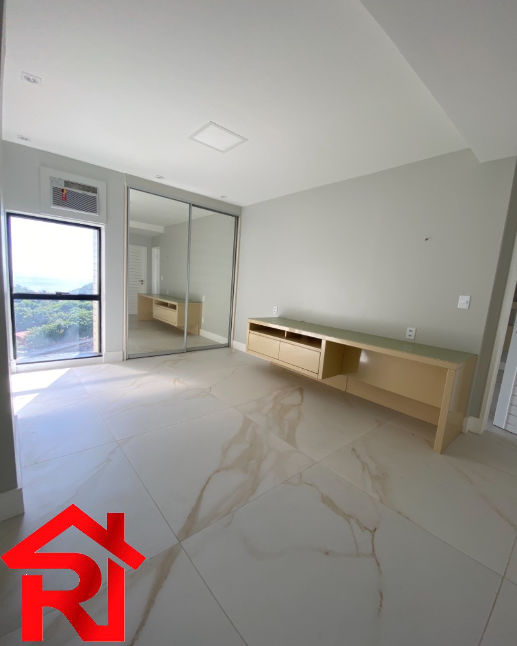 Apartamento à venda com 3 quartos, 178m² - Foto 3