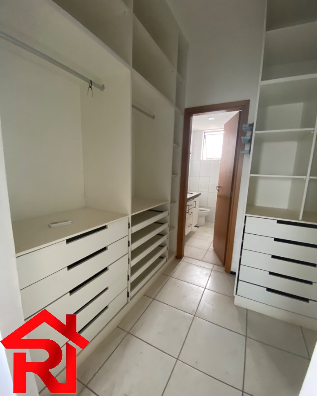 Apartamento para alugar com 3 quartos, 140m² - Foto 3