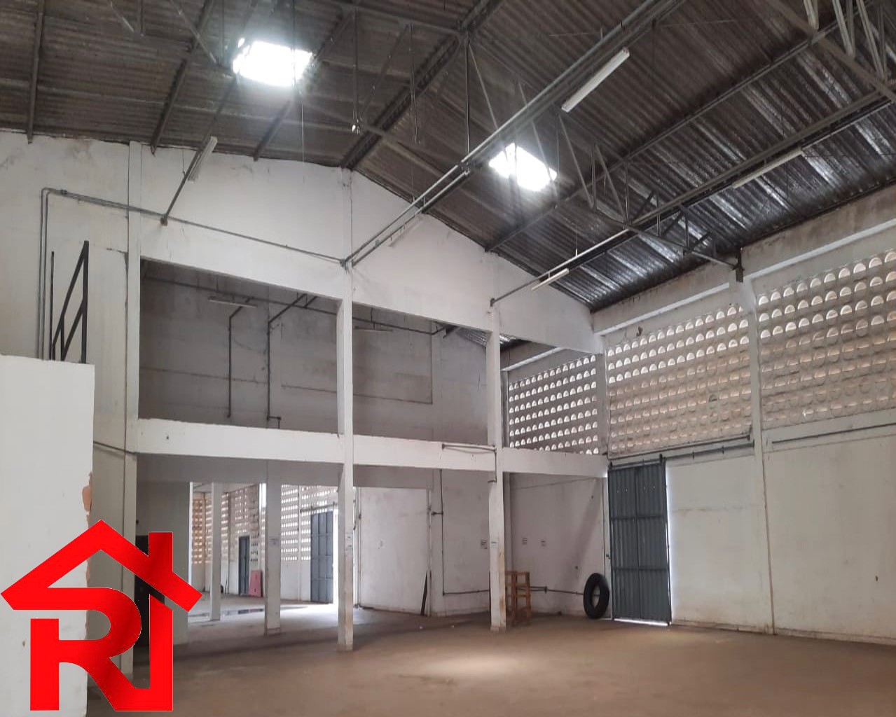 Depósito-Galpão-Armazém para alugar, 840m² - Foto 2