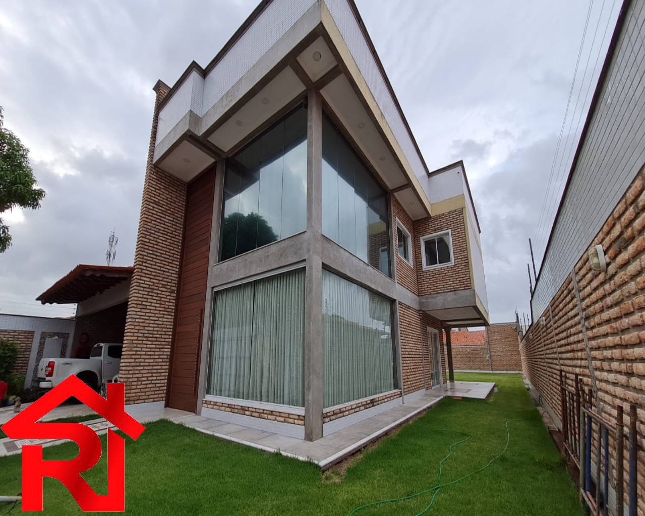 Casa à venda com 5 quartos, 900m² - Foto 2