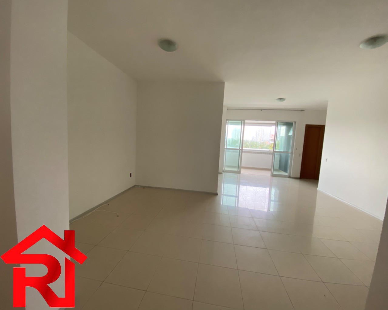 Apartamento à venda com 3 quartos, 154m² - Foto 2