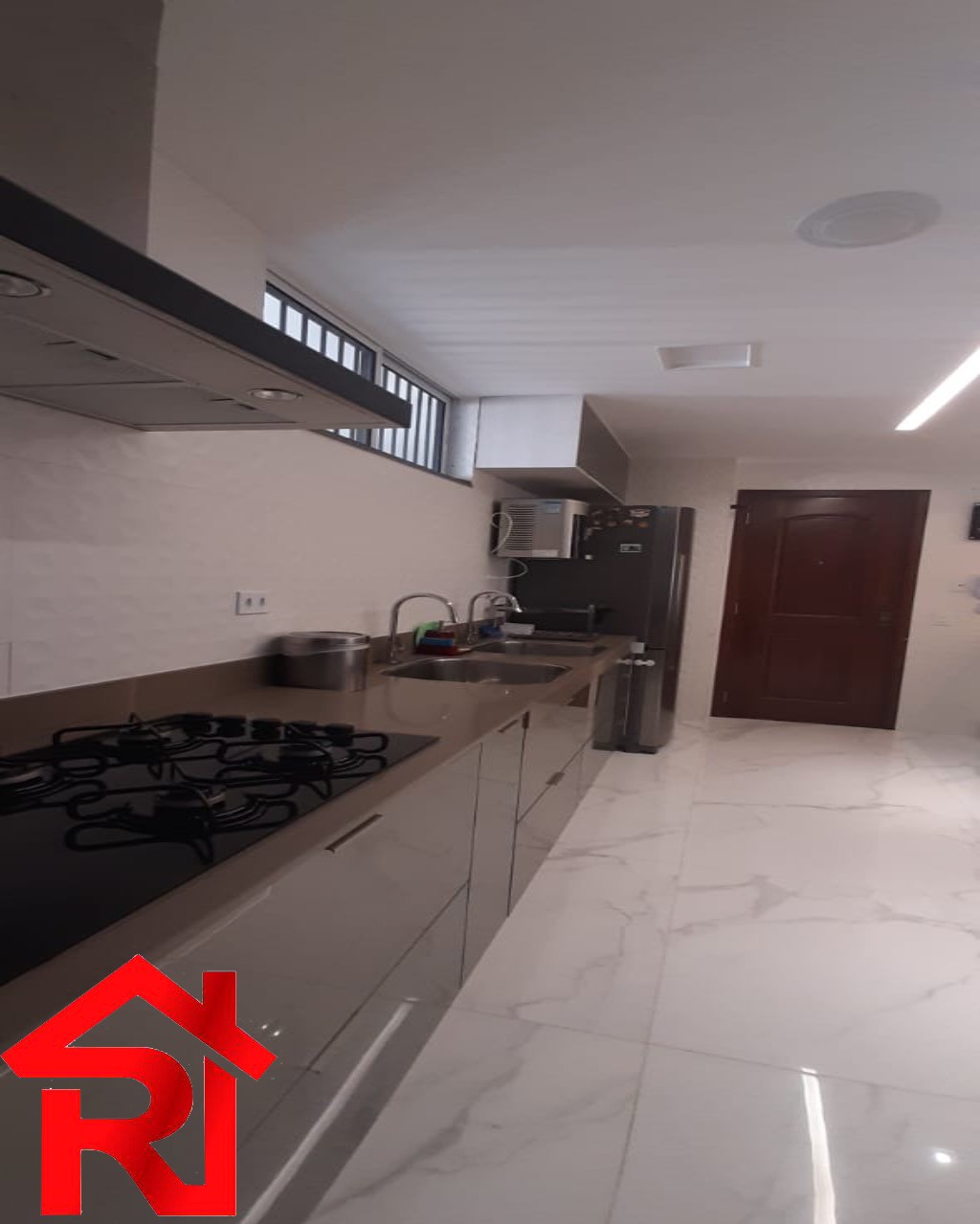 Apartamento à venda com 3 quartos, 150m² - Foto 4