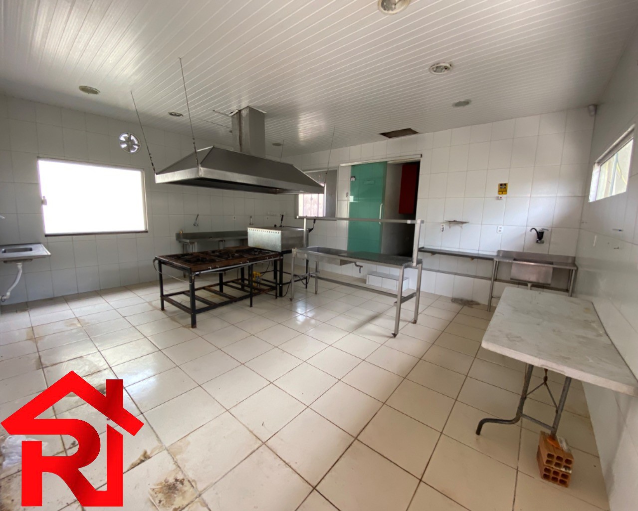 Prédio Inteiro para alugar com 3 quartos, 400m² - Foto 13