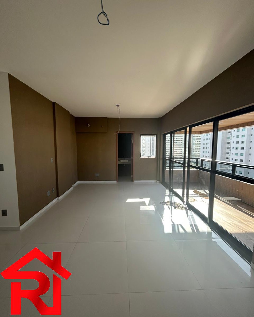 Apartamento à venda com 3 quartos, 135m² - Foto 2