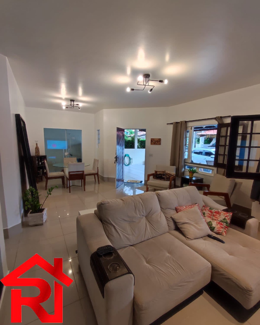 Casa à venda com 3 quartos, 200m² - Foto 2