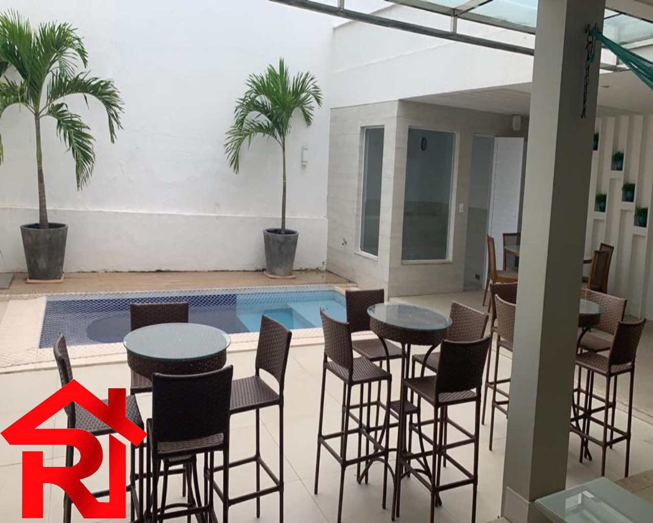 Casa para alugar com 4 quartos, 450m² - Foto 1