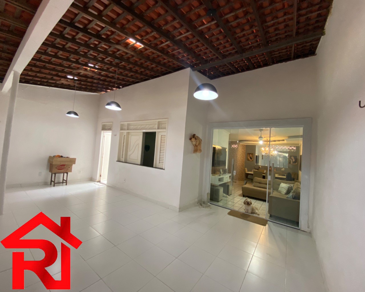 Casa à venda com 3 quartos, 330m² - Foto 2