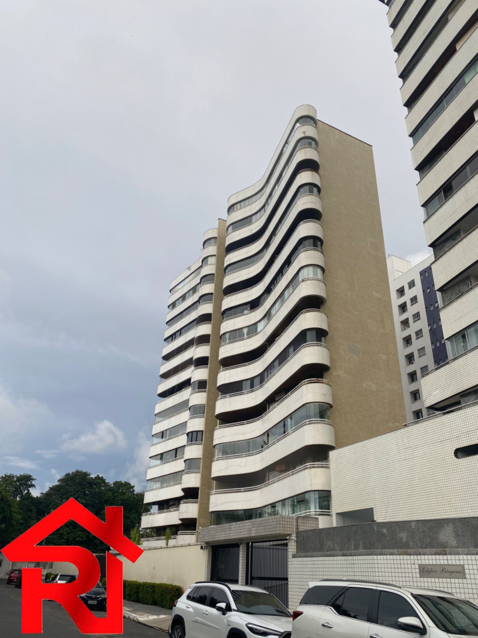 Apartamento à venda com 4 quartos, 240m² - Foto 2