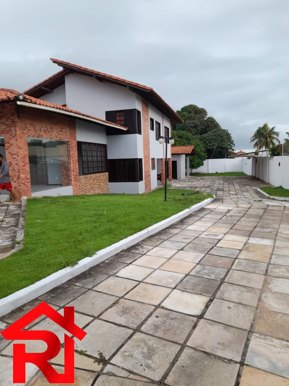 Casa à venda com 4 quartos, 1200m² - Foto 1