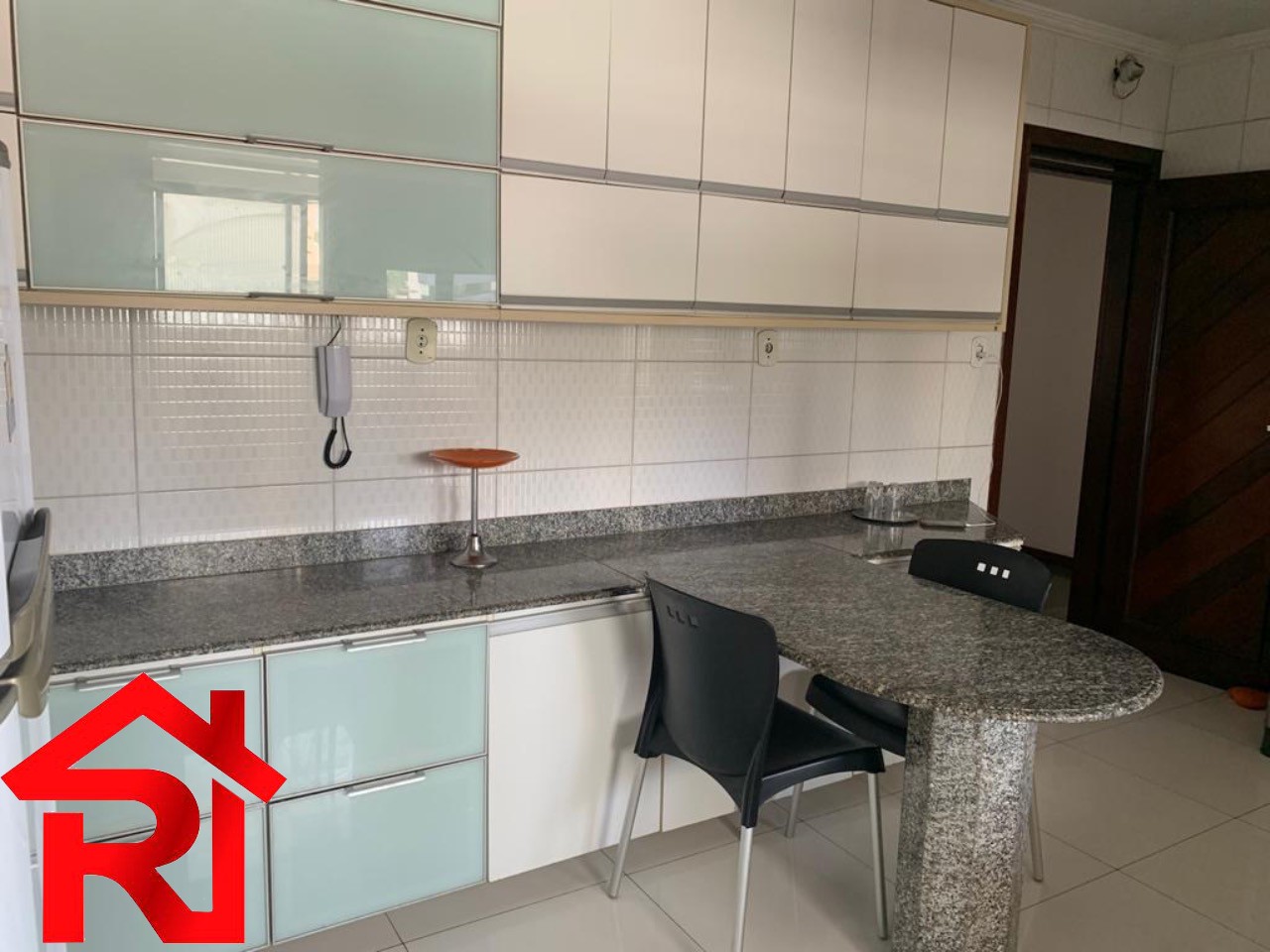 Apartamento para alugar com 4 quartos, 200m² - Foto 6