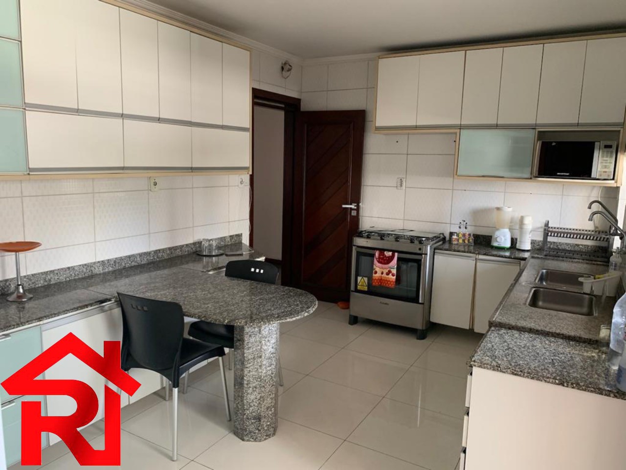 Apartamento para alugar com 4 quartos, 200m² - Foto 4