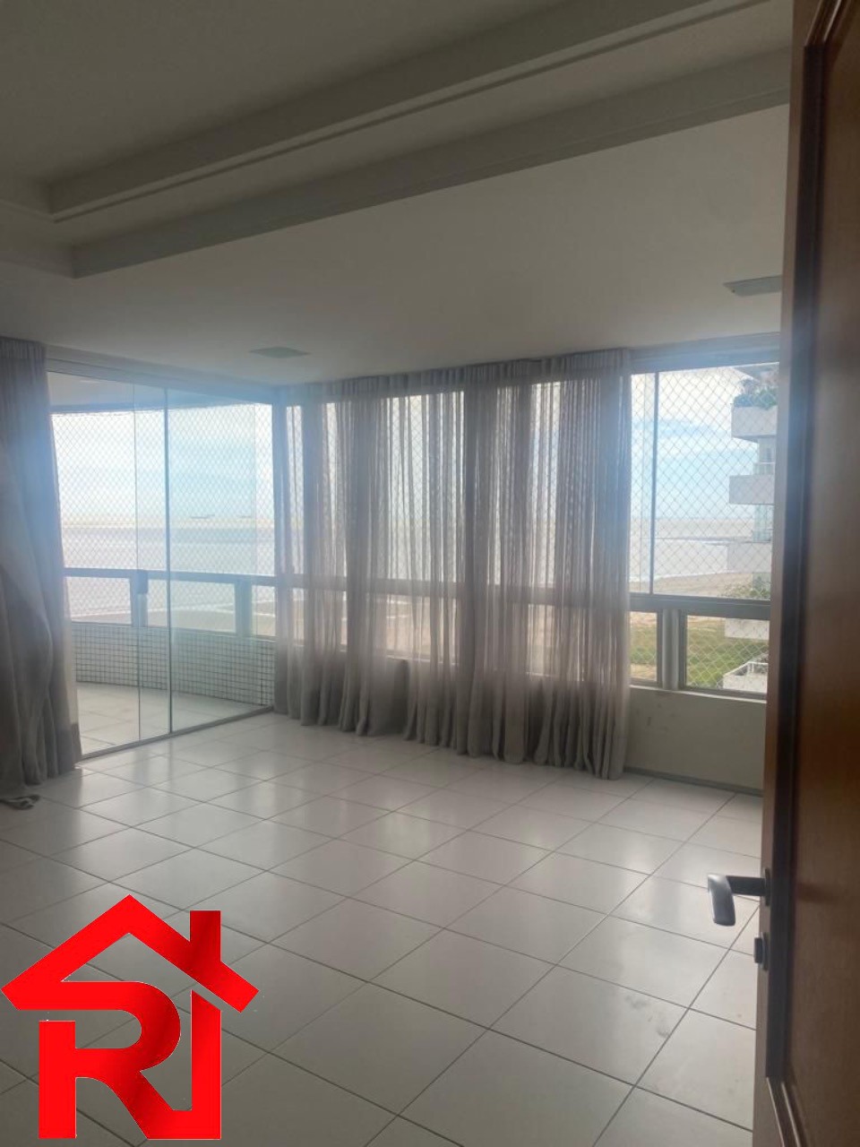 Apartamento para alugar com 4 quartos, 280m² - Foto 2