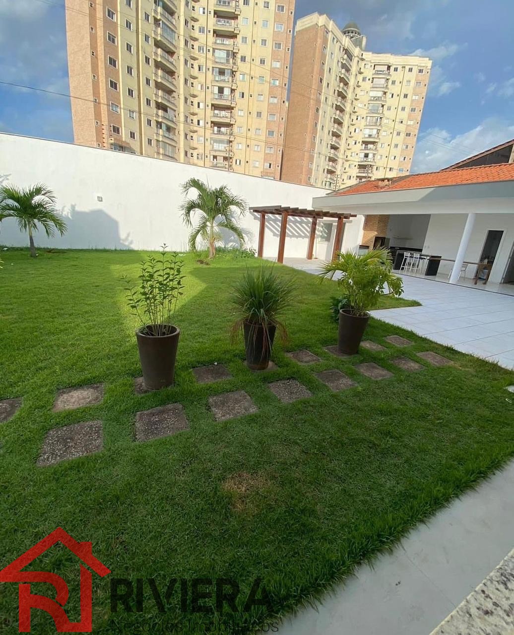 Casa à venda com 4 quartos, 800m² - Foto 1