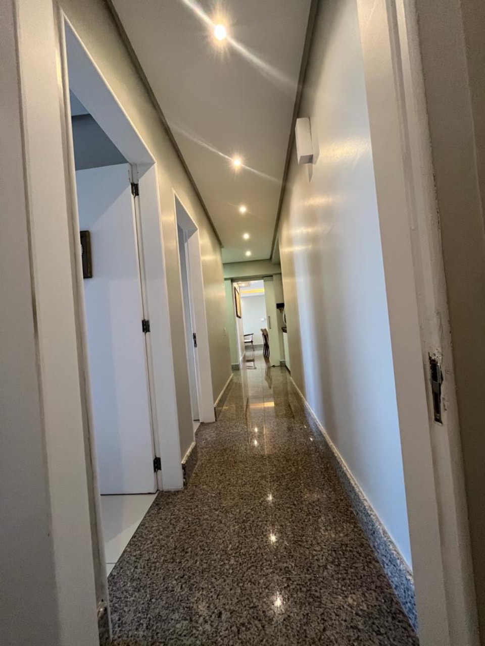 Apartamento para alugar com 4 quartos, 198m² - Foto 5