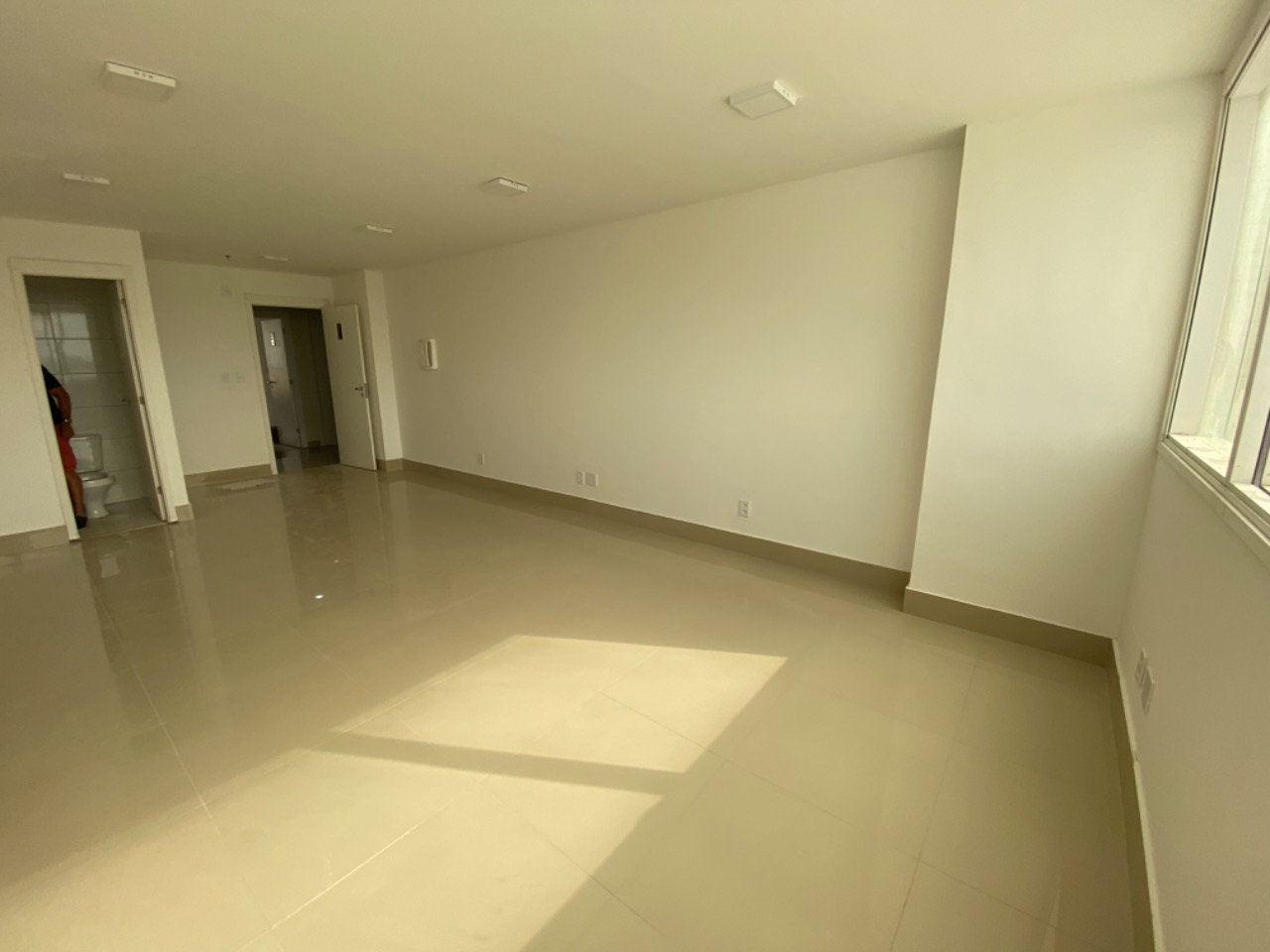 Conjunto Comercial-Sala para alugar com 4 quartos, 154m² - Foto 2