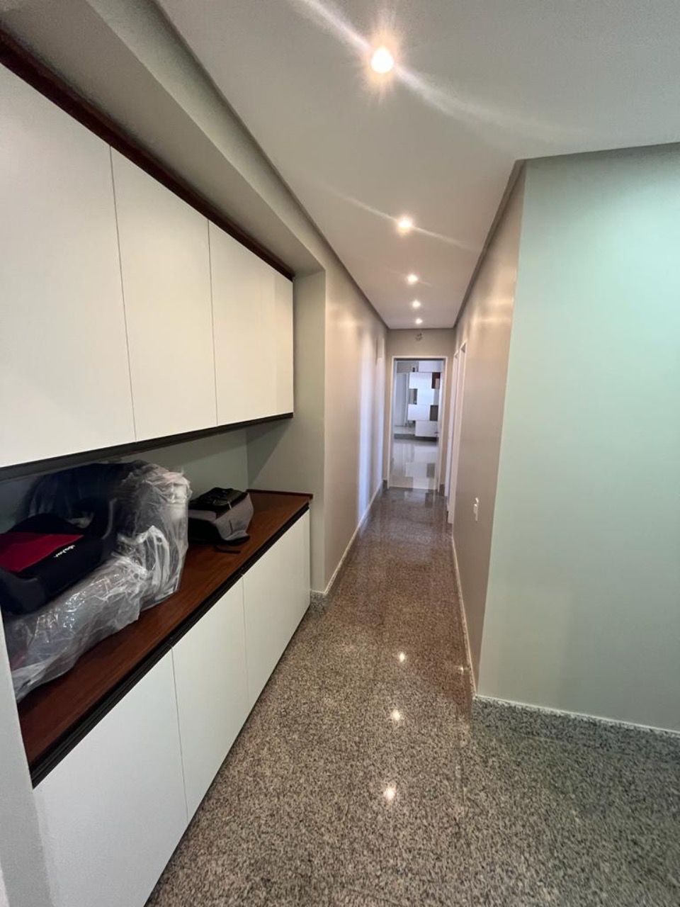 Apartamento para alugar com 4 quartos, 198m² - Foto 4