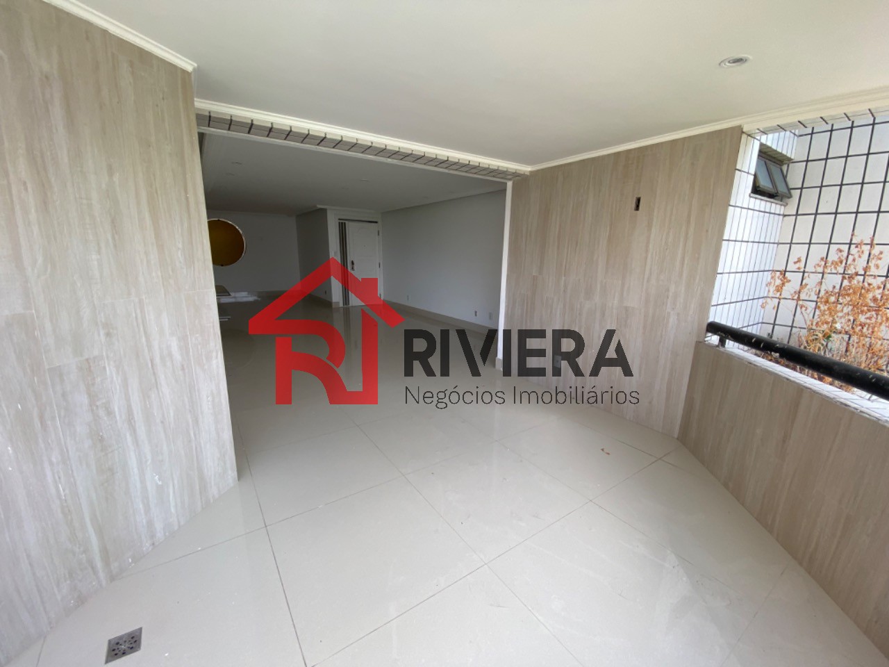 Apartamento à venda com 3 quartos, 200m² - Foto 2