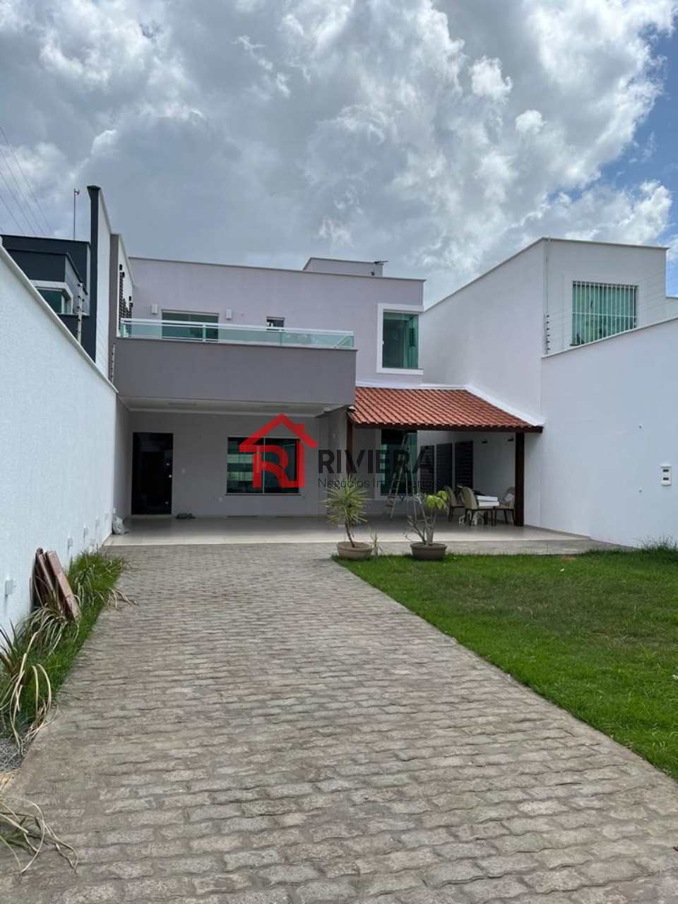 Casa à venda com 3 quartos, 289m² - Foto 1