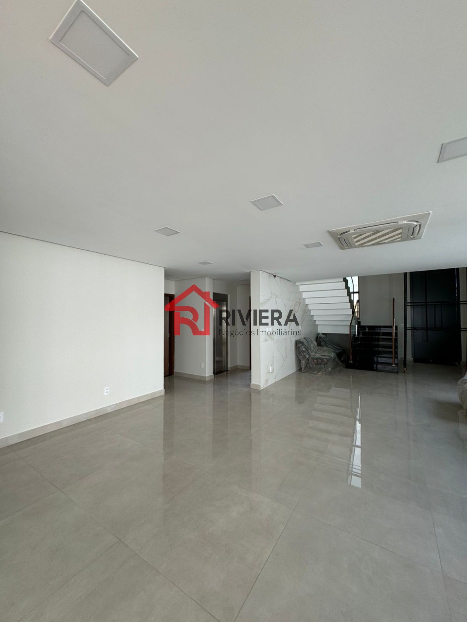 Casa à venda com 4 quartos, 500m² - Foto 2