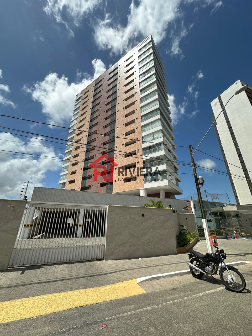 Apartamento à venda com 4 quartos, 209m² - Foto 2