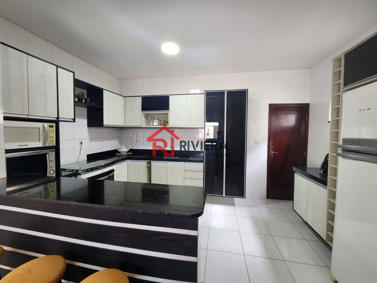 Casa para alugar com 4 quartos, 450m² - Foto 13